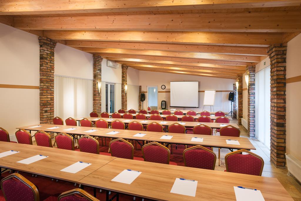 Hotel Honti Wellness Es Konferencia Szalloda Visegrad Luaran gambar