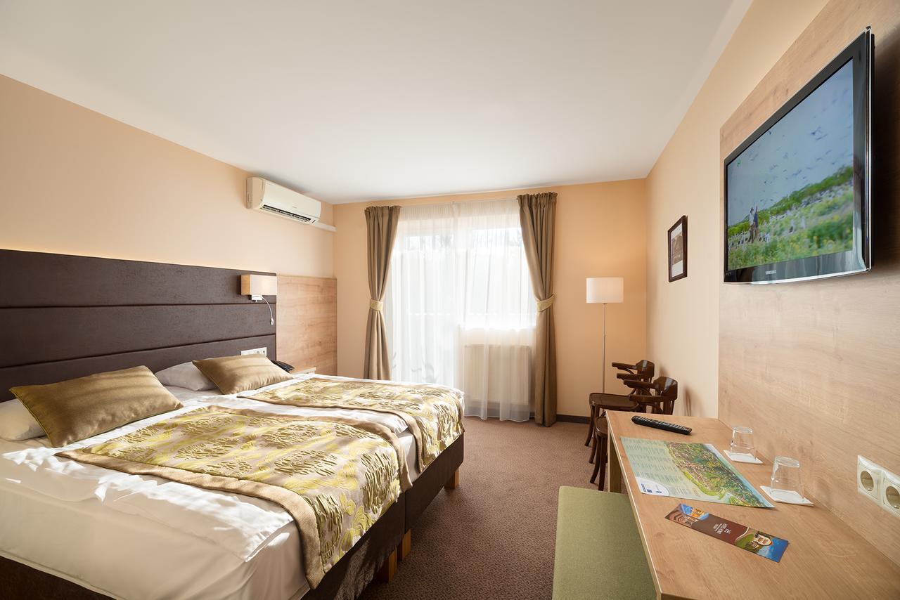 Hotel Honti Wellness Es Konferencia Szalloda Visegrad Luaran gambar