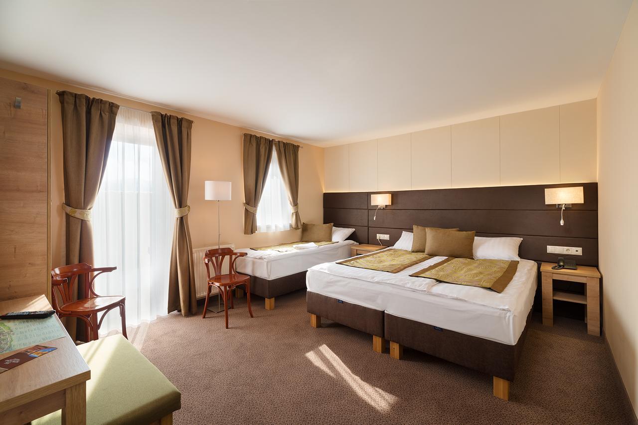Hotel Honti Wellness Es Konferencia Szalloda Visegrad Luaran gambar